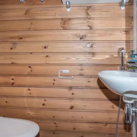 Holiday Chalets-c 3304 *